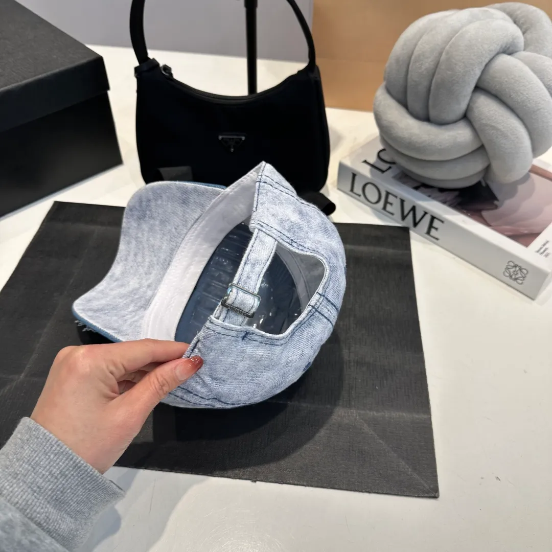 P60 Crow Heart 🆕🆕New baseball cap, stylish and classic cross logo, casual with a cool feeling, unisex style, same style for men and women! Very easy to match! Head circumference: 56-58cm is available